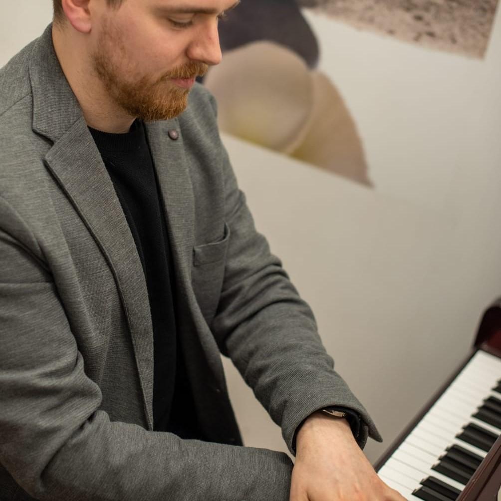 Playing a solo piano mall gig Saturday 2-4 PM, looking for song  suggestions. : r/piano